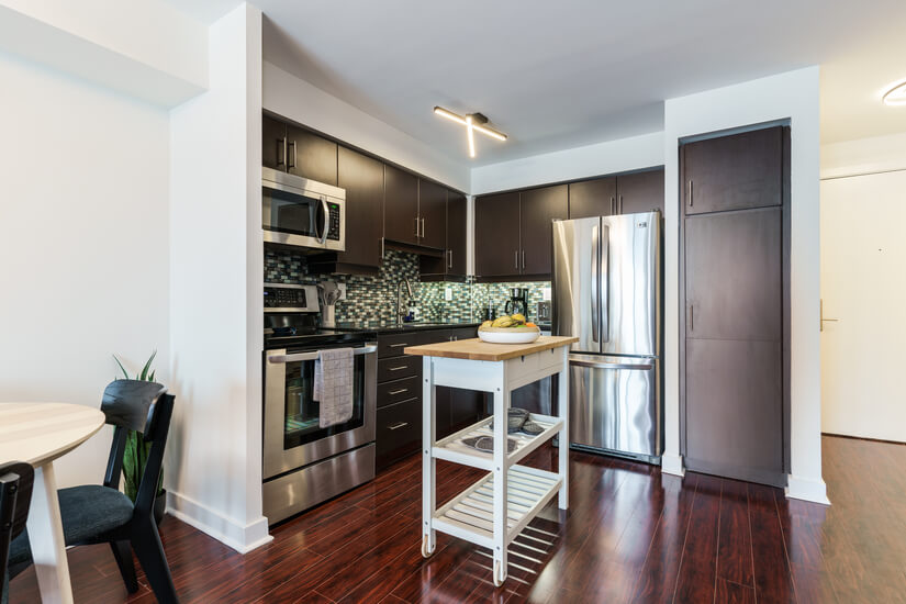 Upscale 1 Bd Condo in North York