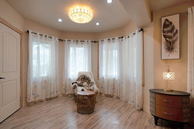 Spacious Cabin with Mountain View