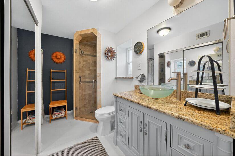 Second bedroom bathroom