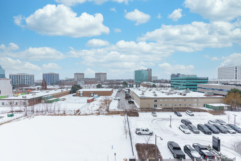 Upscale 1 Bd Condo in North York