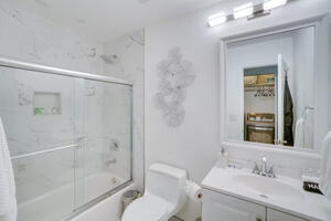 Guest Bathroom upstairs