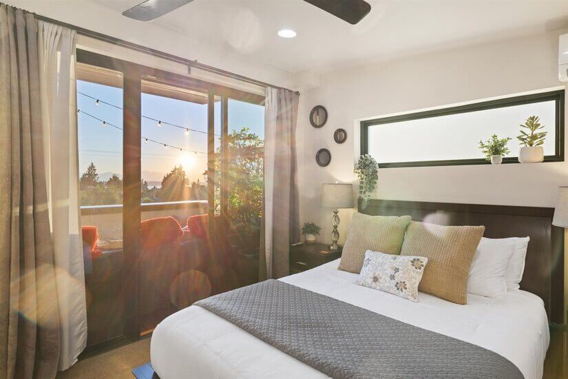 Spacious Luxury View TH  Near  Downtown