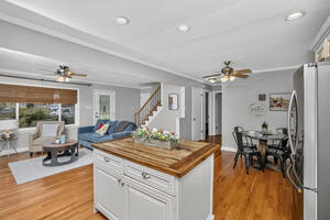 Fully equipped kitchen with newer appliances
open floor pla