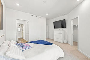 Master bedroom (queen)