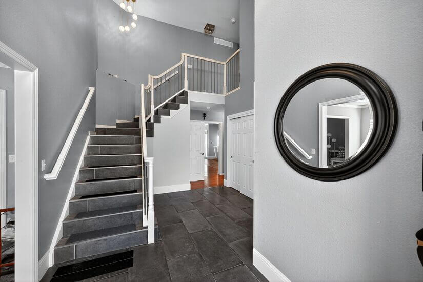 Furnished 1 bd Spacious apartment