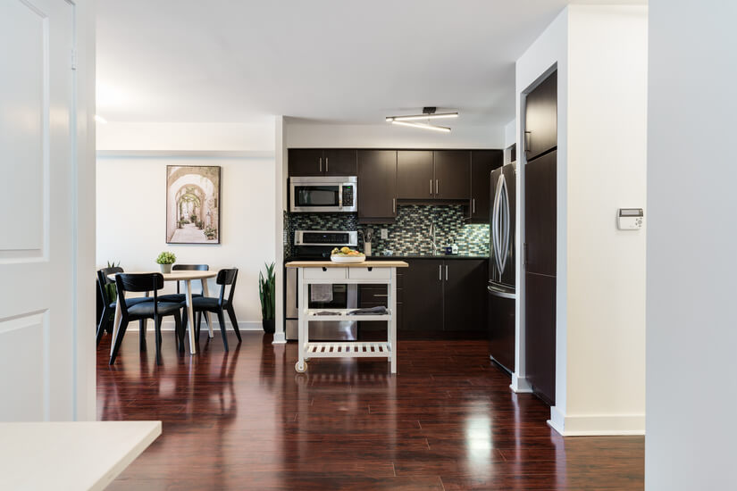 Upscale 1 Bd Condo in North York