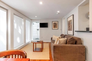 Single Family Home in North Beach