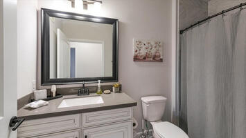 Furnished 2 Bedroom Condo near Galleria
