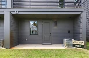 Beautifully Designed Modern Townhome