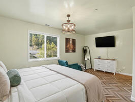 Furnished Luxury 5BR Retreat w Hot Tub