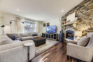 Luxury 6b7b Home close to DU WASH PARK
