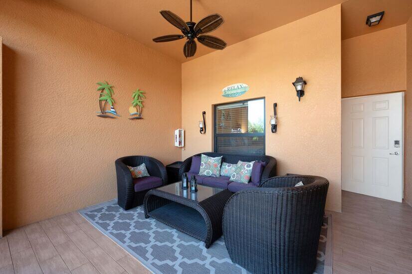 Front Lanai (Facing Front Door)