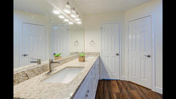 Upstairs view of walk in and sinks