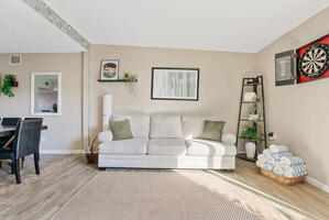 Two Master En Suites Close to EVERYTHING