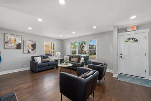 1119 Nichols LN 