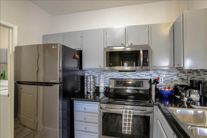 Fully Furnished Kitchen!