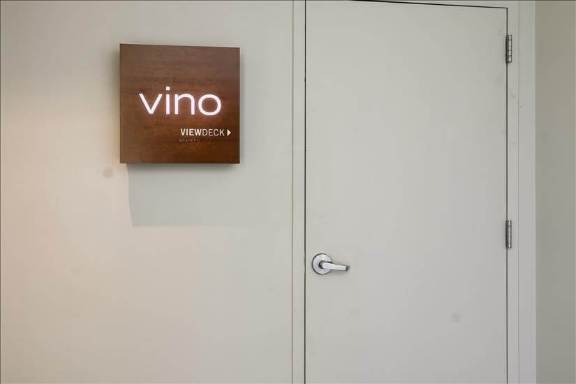 Beautifully Appointed 1 Bdm Condo 9th fl