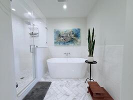 Main bathroom 2