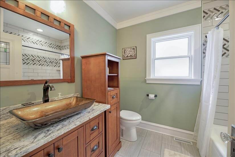 Furnished Executive Home in Bayview, WI