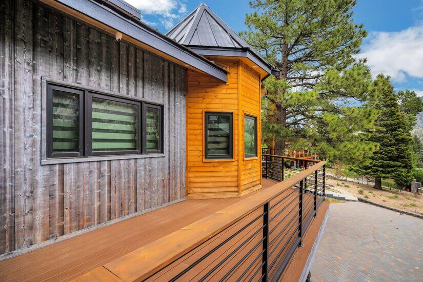 Spacious Cabin with Mountain View