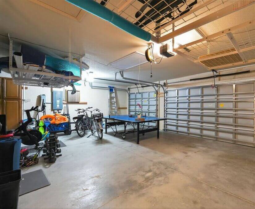 Garage/ Play room/ Gym