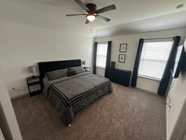 Master bedroom pic 3