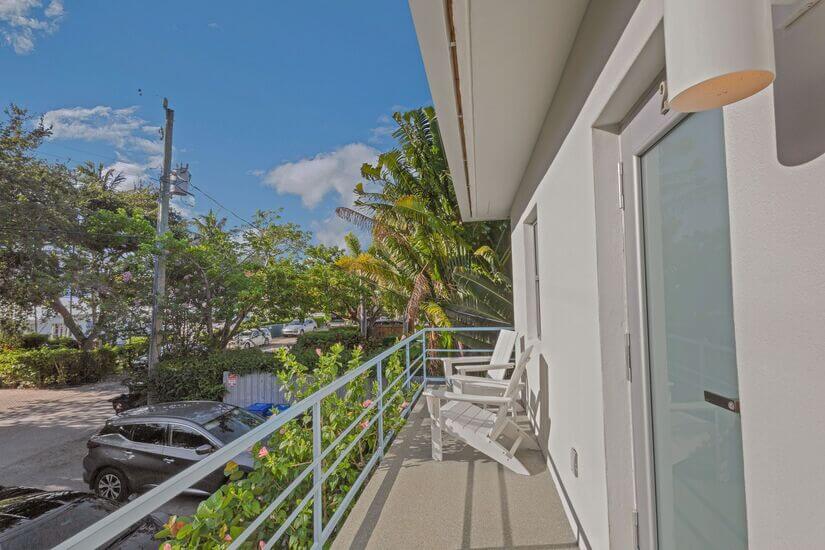 Entrance with  balcony and outdoor seating