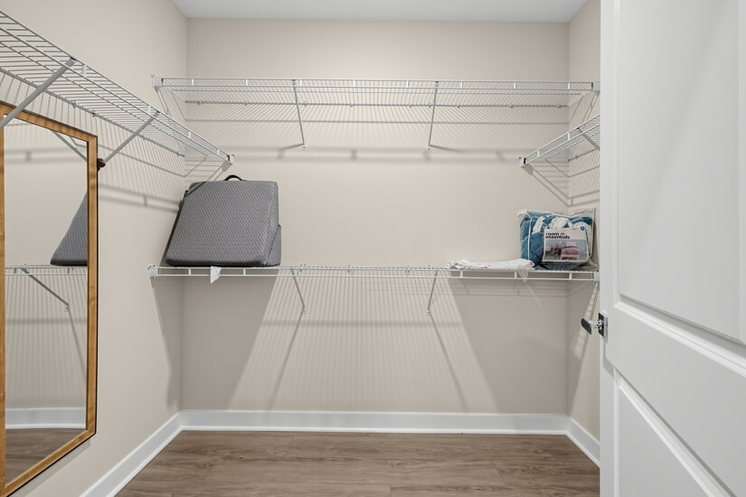 Furnished New Condo near AWS Herndon