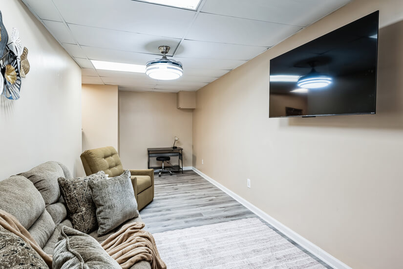 Family Room pic#2
