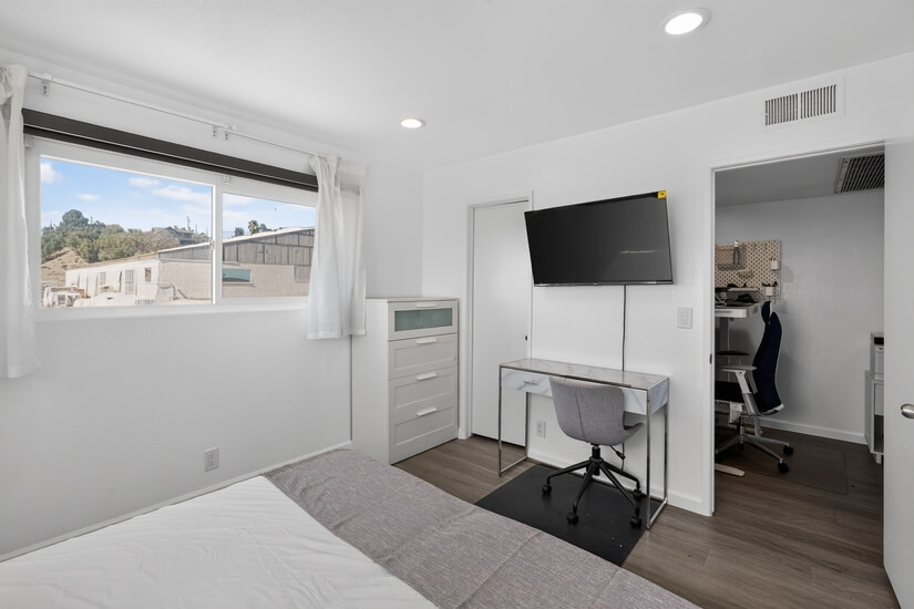Furnished 2 Bedroom Corporate Rental