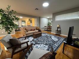 Living area & breakfast nook
