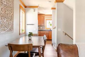 Dining table for 4
Full kitchen