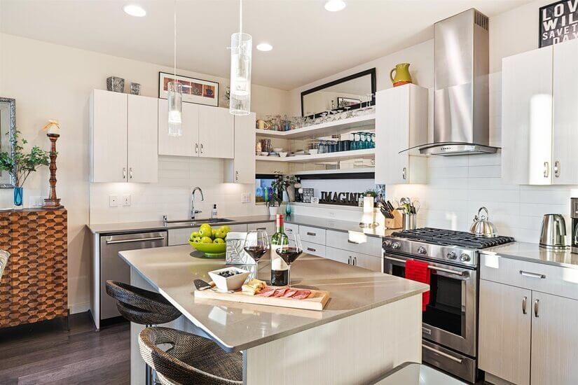 Spacious Luxury View TH  Near  Downtown