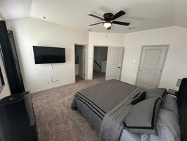 Master bedroom pic 1