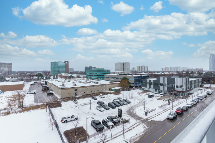 Upscale 1 Bd Condo in North York