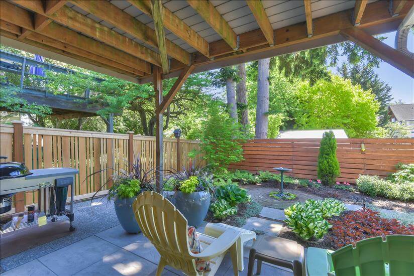 Dedicated BBQ + table/chairs for backyard din