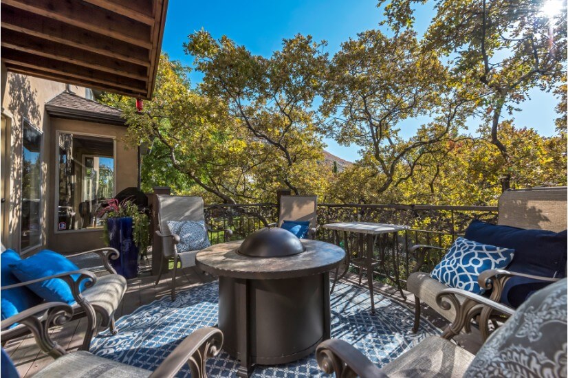 Deck off family room with fire pit/bbq/outdoor heaters