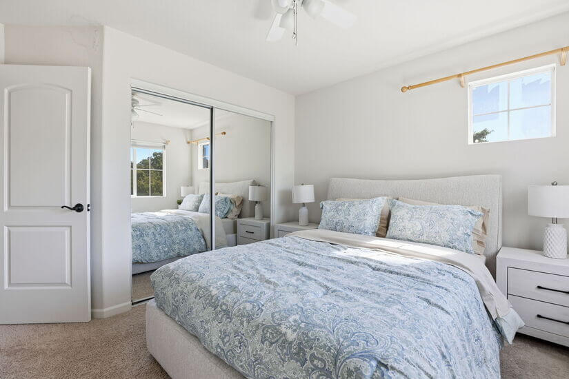 Modern Spacious 3 BD 25 BA King Office