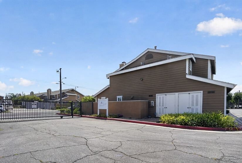 Furnished Townhome in Commerce CA