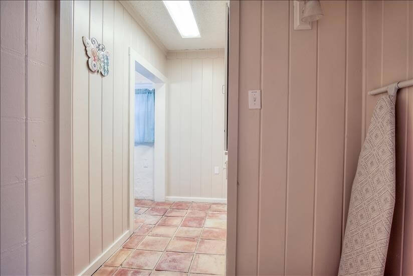 Hallway to 2nd bathroom