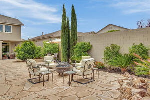 Backyard: Lounge area, perfect for S'mores.