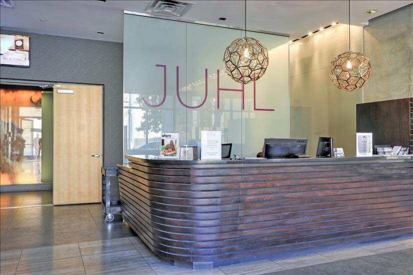 Beautifully Appointed 1 Bdm Condo 9th fl