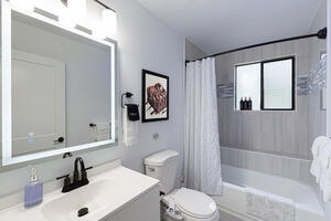 Downstairs full bathroom.
