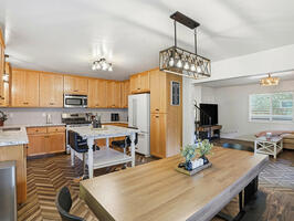 Furnished Luxury 5BR Retreat w Hot Tub