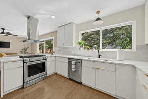 408 Meadowbrook Dr
