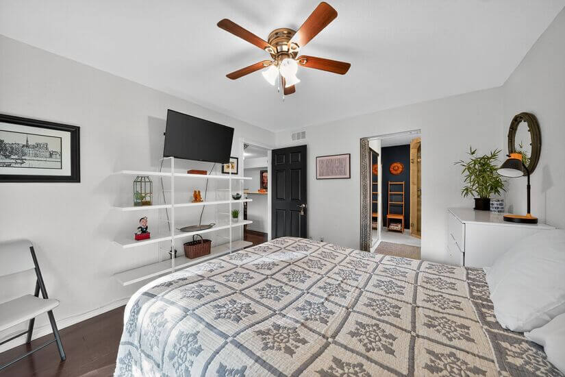 Second bedroom with TV