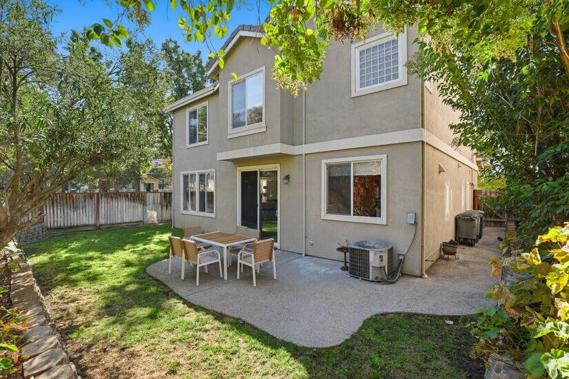 Modern Spacious 3 BD 25 BA King Office