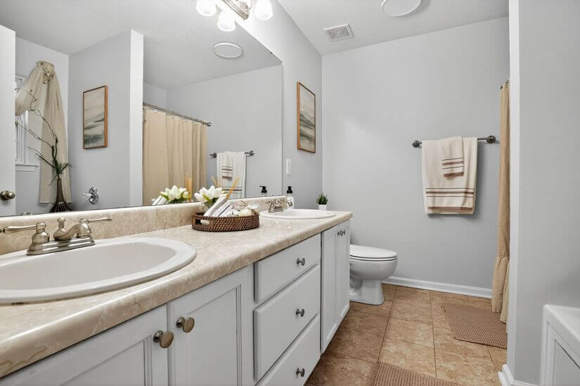 Master Bath with Jacuzzi Tub