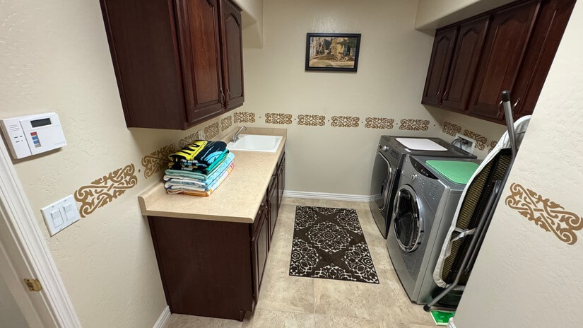 High End Villa Minutes from Luke AFB