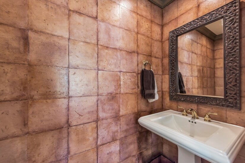 Main floor guest 1/2 bath